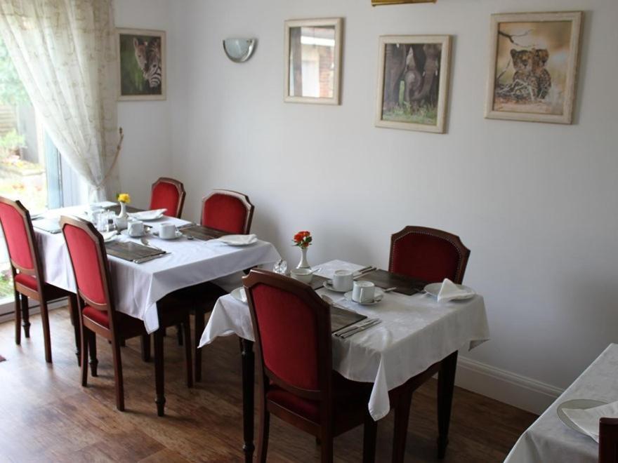 Merton House Γουόρδινγκ Εξωτερικό φωτογραφία